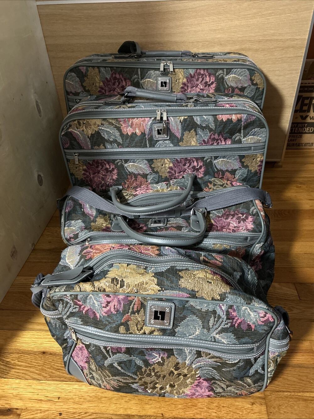 Vintage 80s/90s Leisure Luggage Floral Tapestry 4-piece Travel Set Grey Trim